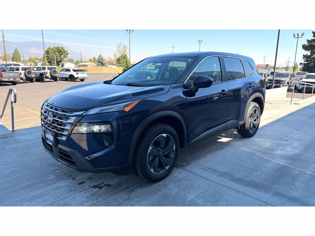 Used 2025 Nissan Rogue SV FWD image 3