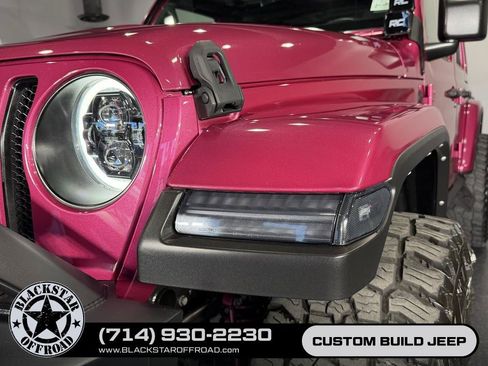 Used 2022 Jeep Wrangler Unlimited Sahara w/ Cold Weather Group AWD/4WD image 7