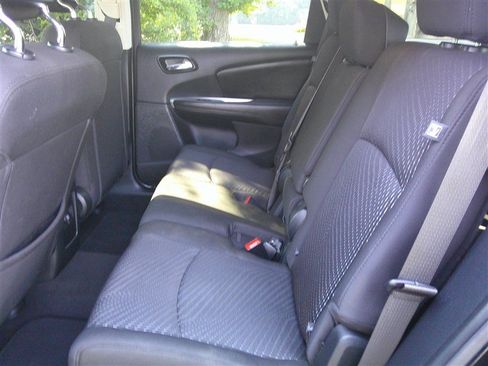 Used 2019 Dodge Journey SE w/ Connectivity Group FWD image 16