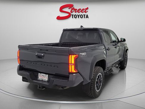Used 2024 Toyota Tacoma TRD Off-Road image 4