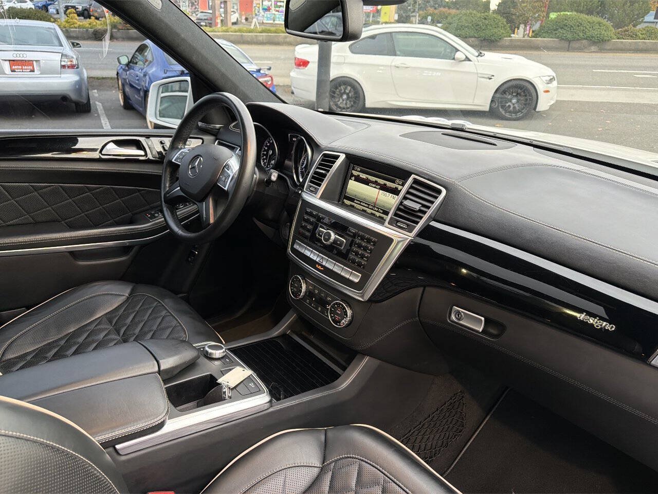 Used 2015 Mercedes-Benz GL 550 4MATIC w/ Driver Assistance Package image 24