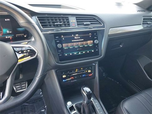 Certified 2022 Volkswagen Tiguan SE R-Line image 25