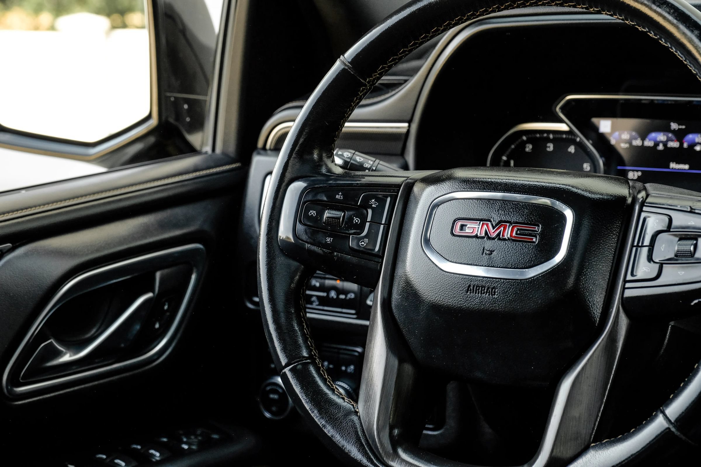 Used 2021 GMC Yukon AT4 w/ AT4 Premium Plus Package AWD/4WD image 25