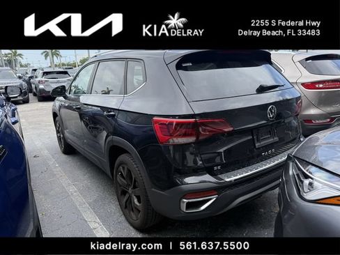 Used 2023 Volkswagen Taos SE w/ Panoramic Sunroof Package FWD image 8