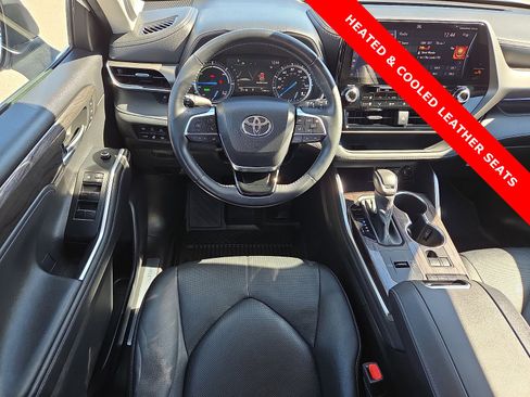 Used 2021 Toyota Highlander Limited image 13