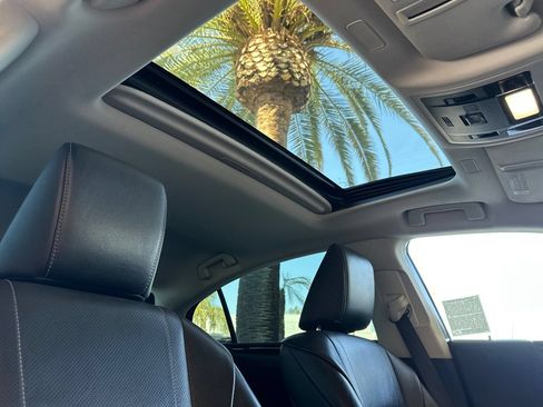Used 2019 Lexus ES 300h w/ Accessory Package 2 FWD image 17