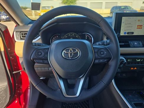 Used 2025 Toyota RAV4 XLE Premium image 16