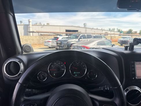 Used 2014 Jeep Wrangler Unlimited Rubicon w/ Connectivity Group image 20