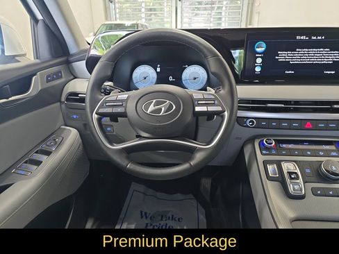 Certified 2023 Hyundai Palisade SEL w/ Premium Package AWD/4WD image 16