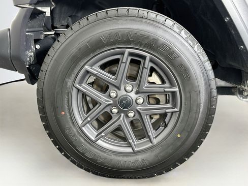 Used 2025 Jeep Wrangler Unlimited Sport AWD/4WD image 11