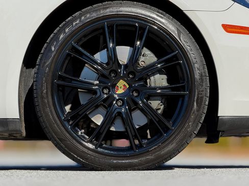 Used 2018 Porsche Panamera 4S image 20