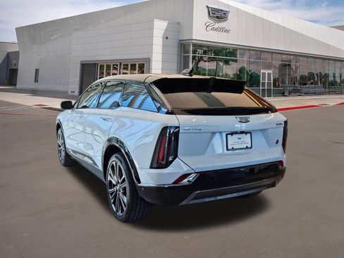 New 2026 Cadillac Optiq Sport 2 w/ LPO, Floor Liner Package AWD/4WD image 4