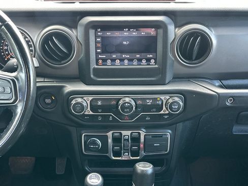 Used 2022 Jeep Wrangler Unlimited Sport AWD/4WD image 16