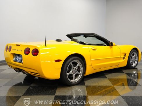 Used 2004 Chevrolet Corvette Convertible w/ Preferred Equipment Group RWD image 13