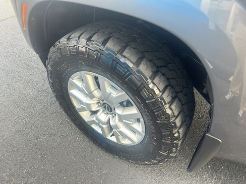 Used 2023 Nissan Frontier SV w/ SV Convenience Package image 7