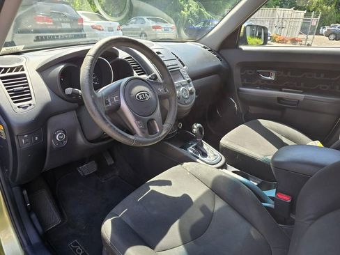 Used 2012 Kia Soul + w/ Audio Pkg FWD image 11