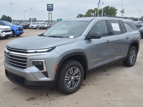 New 2026 Chevrolet Traverse LT w/ Enhanced Driving Package image 7