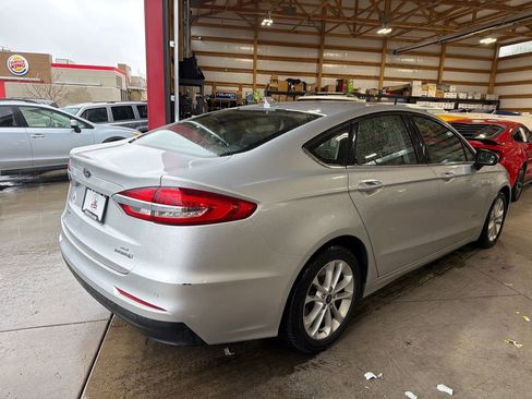 Used 2019 Ford Fusion SE FWD image 8
