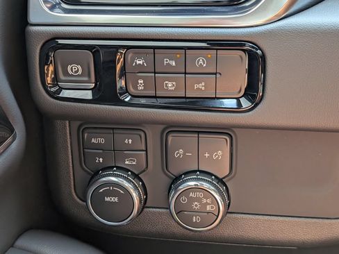 Used 2025 GMC Yukon XL Elevation AWD/4WD image 19