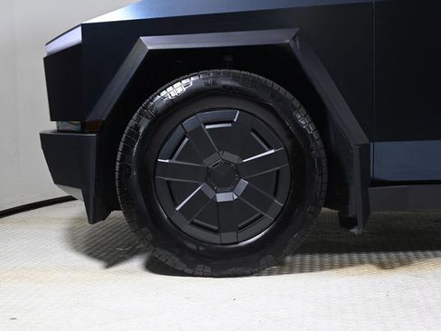 Used 2024 Tesla Cybertruck AWD Crew Cab image 21