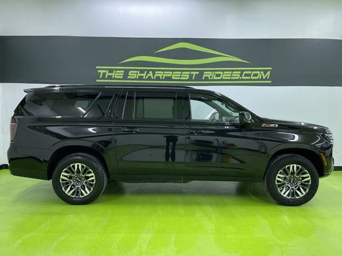 Used 2025 Chevrolet Suburban Z71 image 11