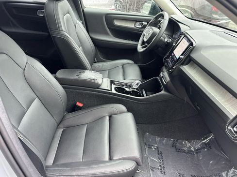 Used 2024 Volvo XC40 B5 Plus w/ Protection Package Premier AWD/4WD image 41