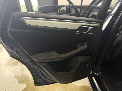 Used 2018 Porsche Macan GTS AWD/4WD image 28