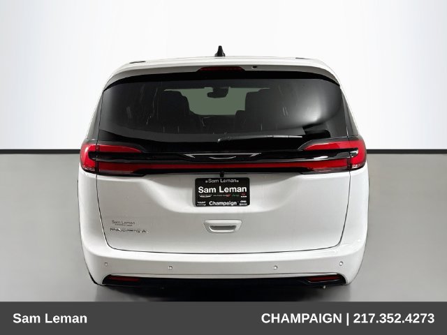 New 2027 Chrysler Pacifica Select FWD image 6
