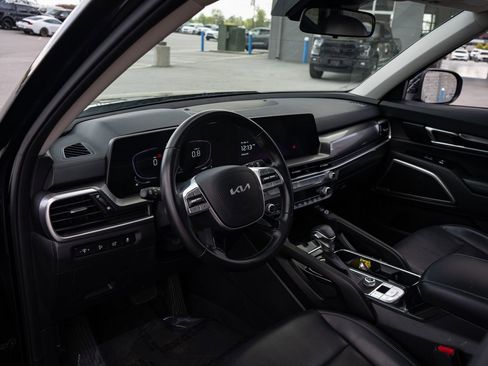 Used 2025 Kia Telluride S FWD image 13