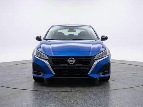 Used 2025 Nissan Altima 2.5 SV image 2