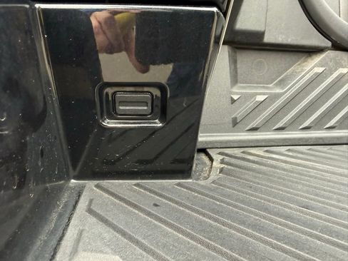 Used 2024 GMC Hummer EV 2X image 30