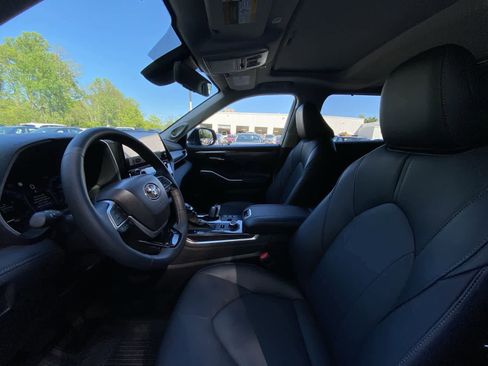 Used 2026 Toyota Highlander Limited AWD/4WD image 40