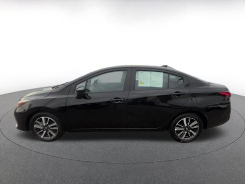 Used 2025 Nissan Versa SV image 9