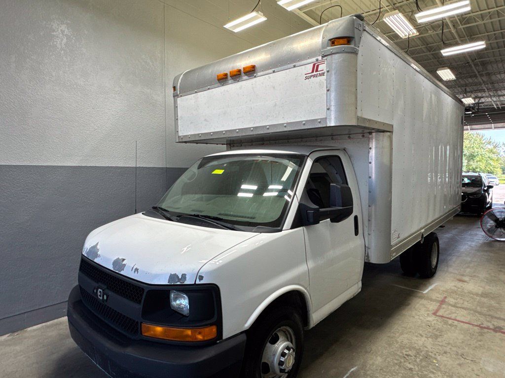 Used 2011 Chevrolet Express 3500 Extended RWD image 6