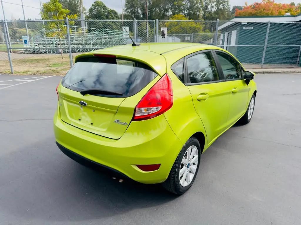 Used 2013 Ford Fiesta SE FWD image 5
