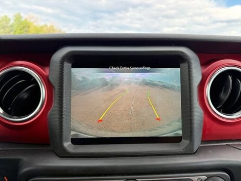 Used 2022 Jeep Wrangler Unlimited Rubicon w/ LED Lighting Group AWD/4WD image 20