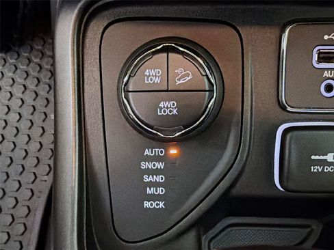 Used 2018 Jeep Compass Trailhawk w/ Cold Weather Group AWD/4WD image 39