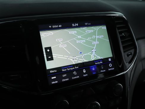 Certified 2022 Jeep Grand Cherokee Laredo X image 14