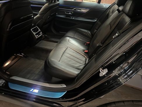 Used 2022 BMW 740i w/ M Sport Package image 21