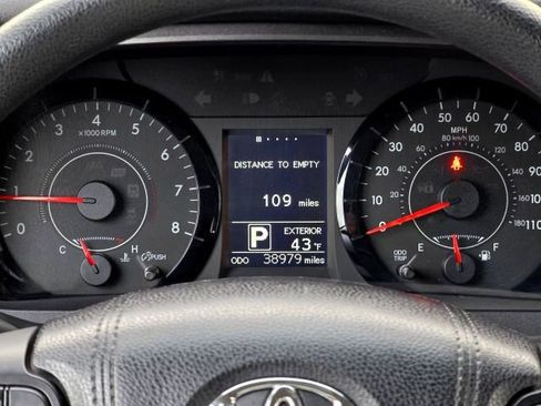 Used 2015 Toyota Sienna LE image 14