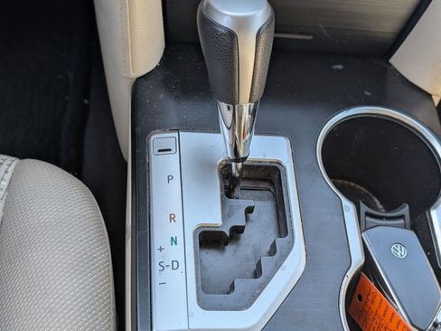 Used 2013 Toyota Camry LE FWD image 6