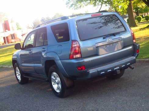 Used 2005 Toyota 4Runner SR5 AWD/4WD image 24