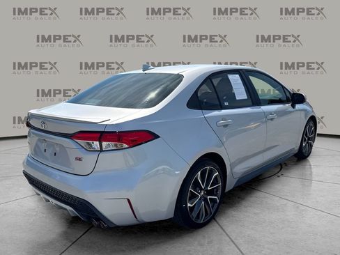 Used 2022 Toyota Corolla SE FWD image 3