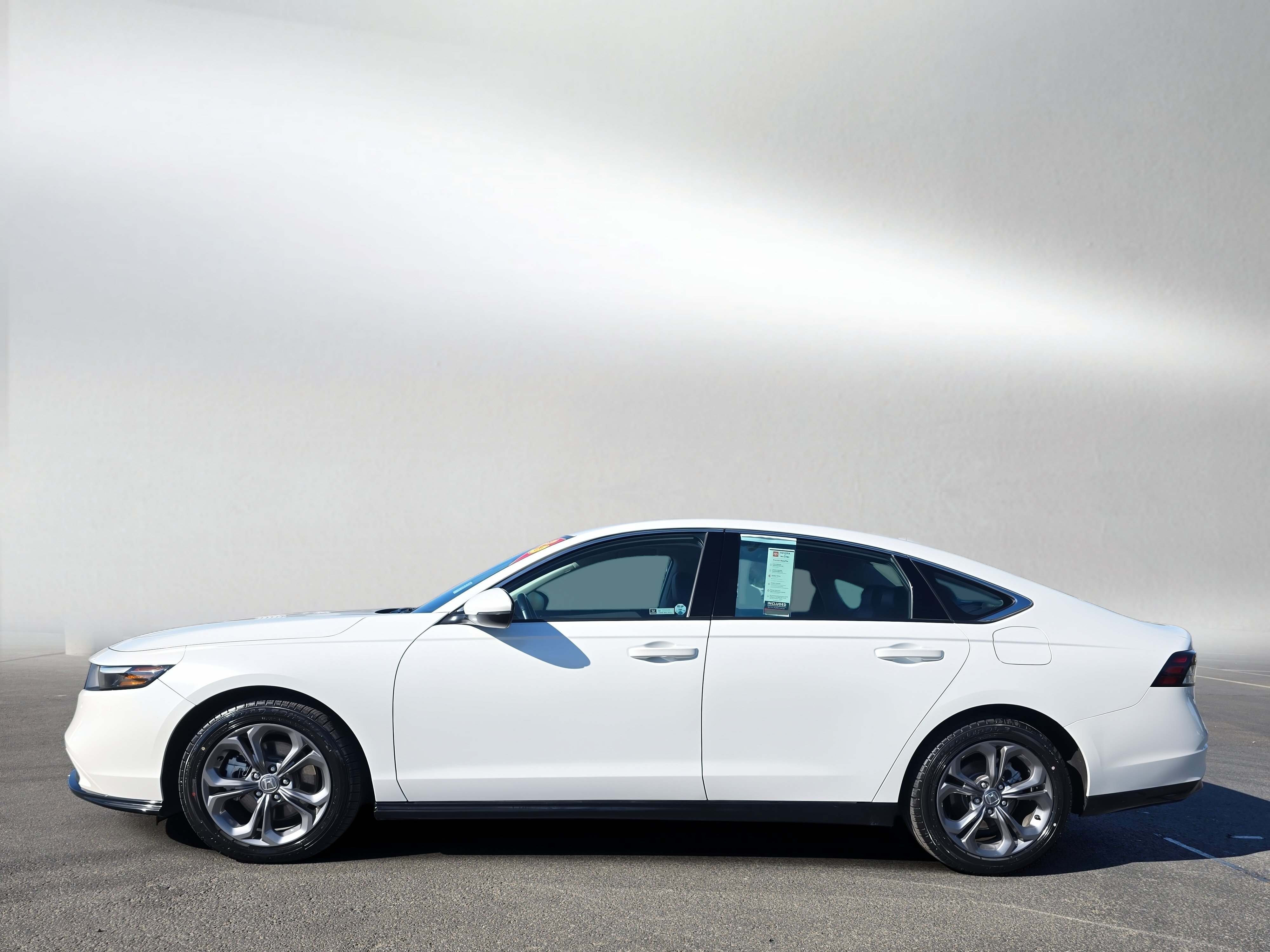 Used 2023 Honda Accord EX-L image 2