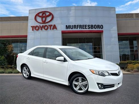 Used 2014 Toyota Camry L image 1