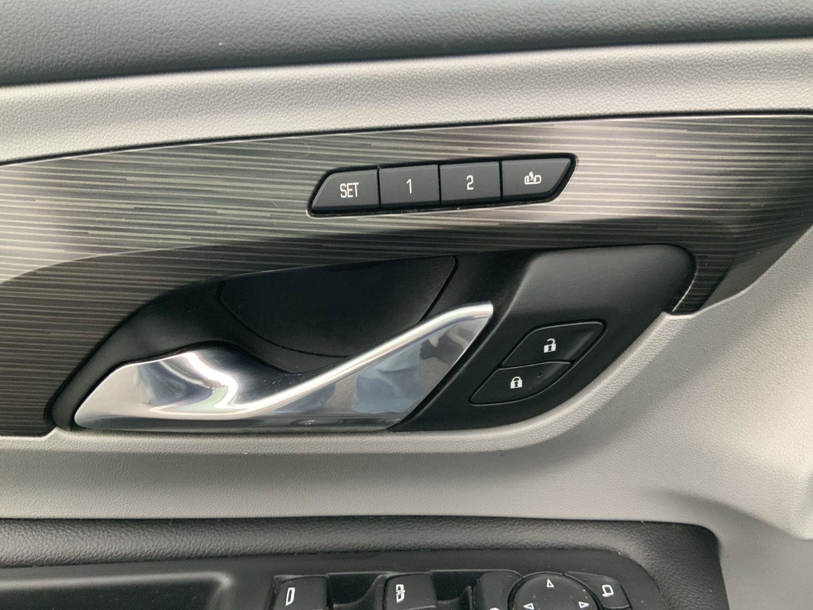 Used 2018 GMC Terrain SLT w/ Preferred Package FWD image 17
