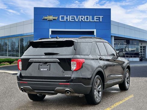 Used 2023 Ford Explorer XLT w/ Equipment Group 202A AWD/4WD image 4