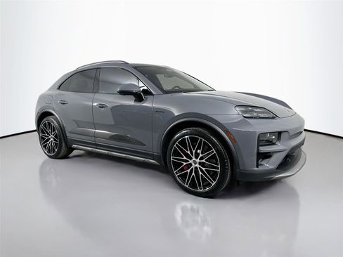 Certified 2025 Porsche Macan Turbo Electric AWD/4WD image 9