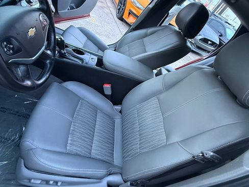 Used 2019 Chevrolet Impala LT FWD image 23