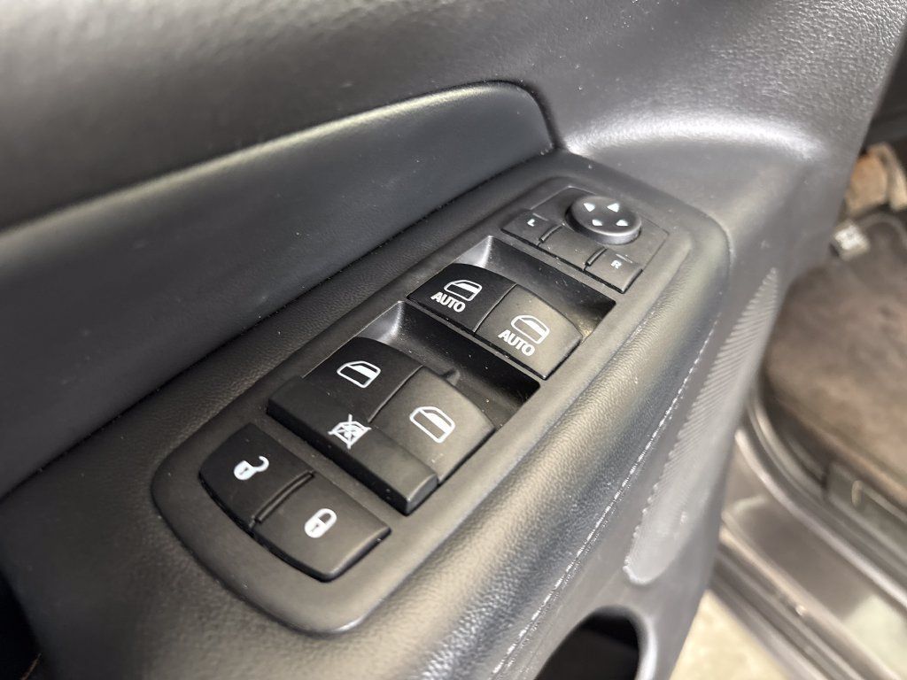 Used 2018 Jeep Grand Cherokee Altitude AWD/4WD image 13